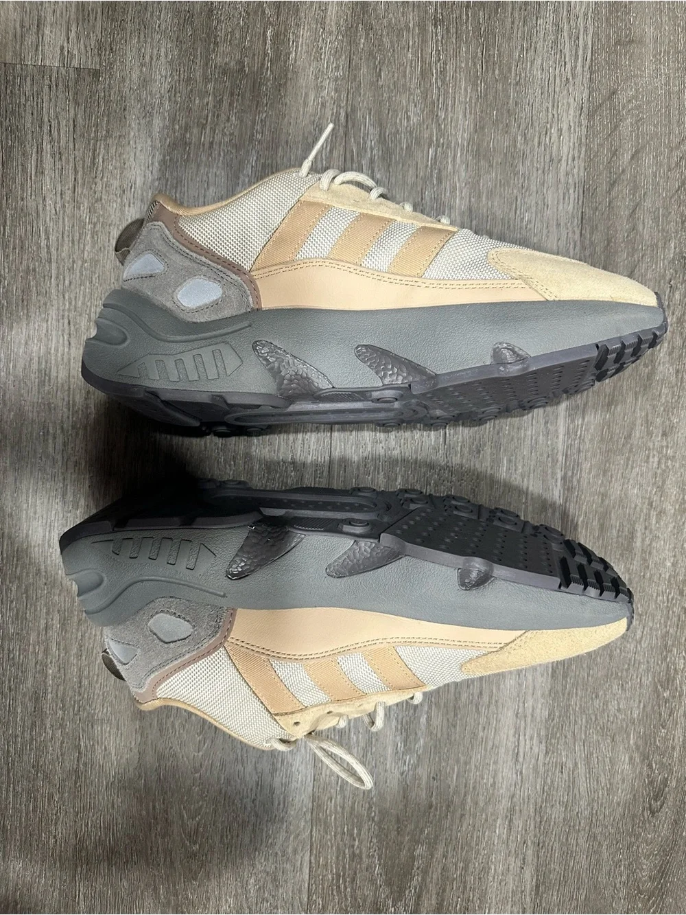 Adidas Men’s Beige Suede & Mesh Sneakers Mens Size 9 (New)